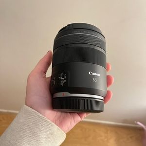 Canon RF 85mm lens